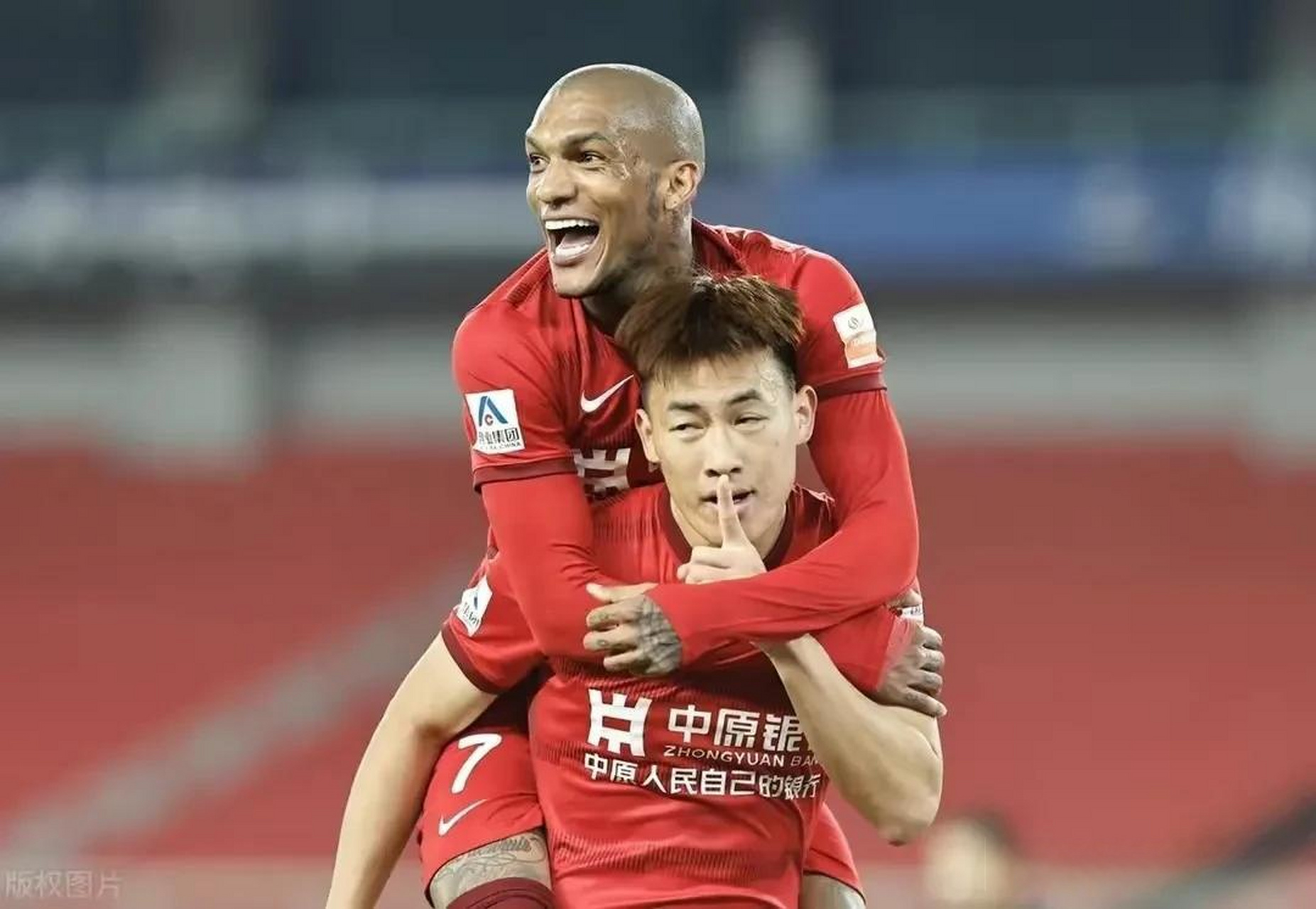 LOL英雄联盟下注平台-山东泰山逆转胜山东鲁能，登顶积分榜(山东鲁能乒乓球历届名单)